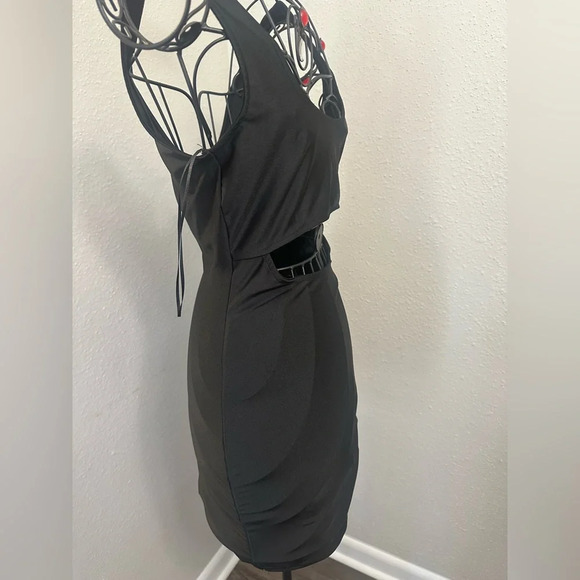 Black Sleeveless Bodycon Cocktail Dress - Picture 4 of 5